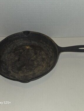 Vintage No. 5 Cast Iron Skillet 8 1/8  Inch Two Spouts Heat Ring Made in USA